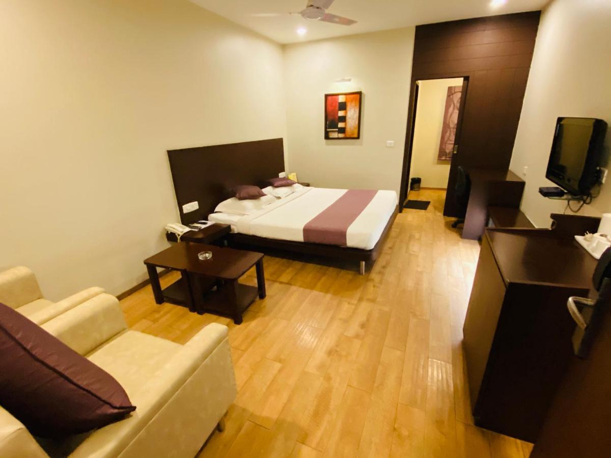Saluja Residency Otel Siliguri Dış mekan fotoğraf