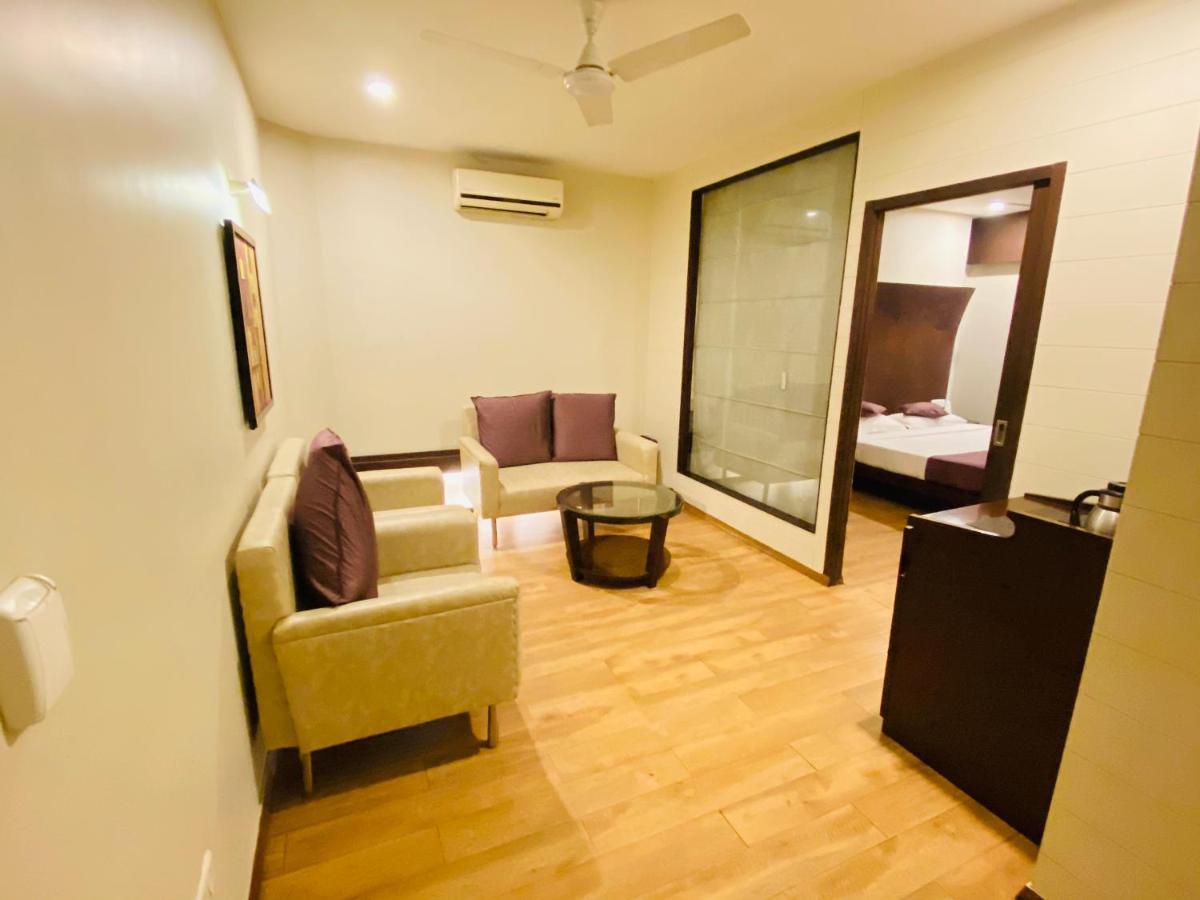 Saluja Residency Otel Siliguri Dış mekan fotoğraf