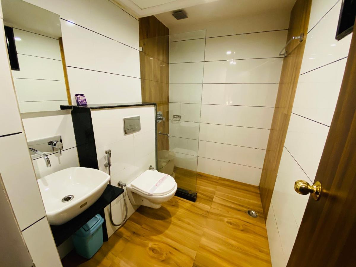 Saluja Residency Otel Siliguri Dış mekan fotoğraf