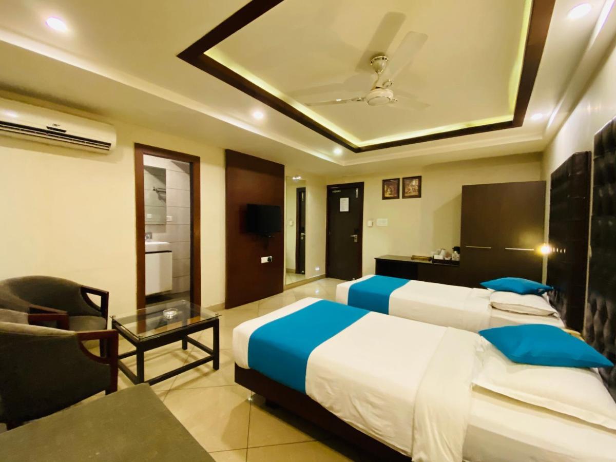 Saluja Residency Otel Siliguri Dış mekan fotoğraf