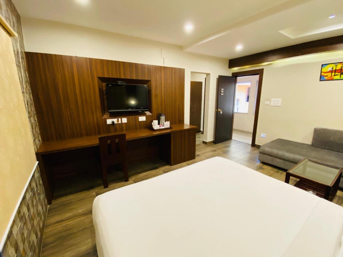 Saluja Residency Otel Siliguri Dış mekan fotoğraf